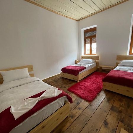 Albergue Ardjon House Berat Exterior foto
