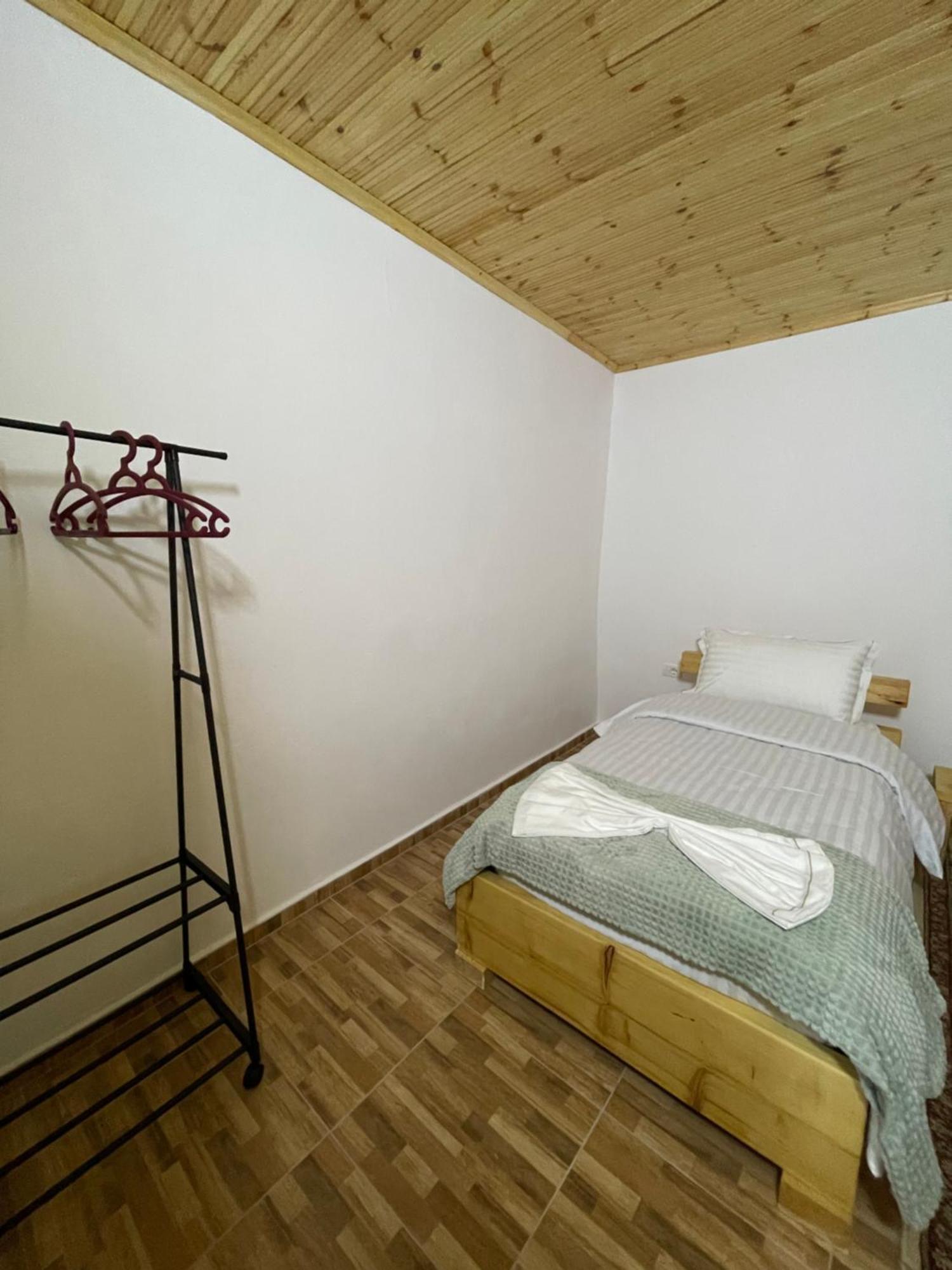 Albergue Ardjon House Berat Exterior foto